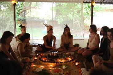 استراحتگاه Satori Wellness Cottages I Yoga Retreat, Sauna, Holistic Therapies & More