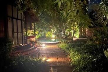 استراحتگاه Satori Wellness Cottages I Yoga Retreat, Sauna, Holistic Therapies & More
