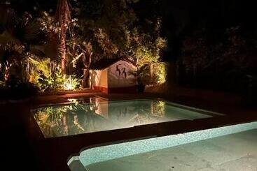 استراحتگاه Satori Wellness Cottages I Yoga Retreat, Sauna, Holistic Therapies & More