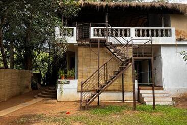 استراحتگاه Satori Wellness Cottages I Yoga Retreat, Sauna, Holistic Therapies & More