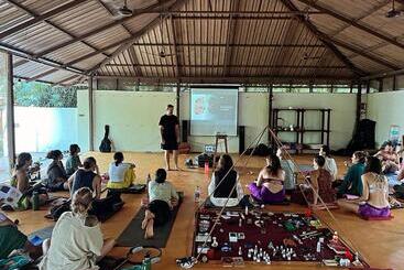 استراحتگاه Satori Wellness Cottages I Yoga Retreat, Sauna, Holistic Therapies & More