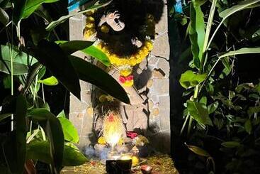 استراحتگاه Satori Wellness Cottages I Yoga Retreat, Sauna, Holistic Therapies & More