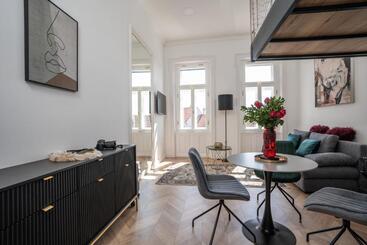 V62 Studio Apartments  In The Downtown