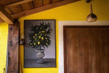 هاستل Lemon Garden