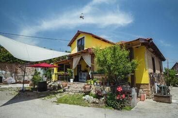 هاستل Lemon Garden