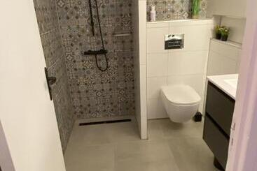 B&b In De Aap Gelogeerd