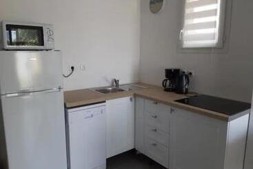 تختخواب و صبحانه La Casita Sérignanaise