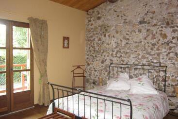 تختخواب و صبحانه La Ferme Du Bascou