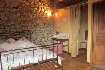 تختخواب و صبحانه La Ferme Du Bascou