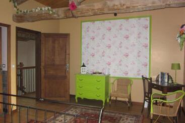 تختخواب و صبحانه La Ferme Du Bascou