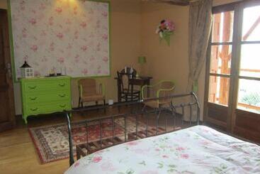تختخواب و صبحانه La Ferme Du Bascou