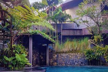 住宿加早餐  Omantra Home Bali