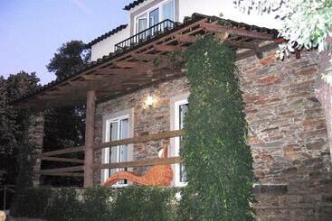 هتل Casa Ribeira De Pera