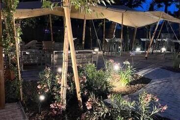 هتل Hôtel Le Relais Des Brasseurs   Aubagne