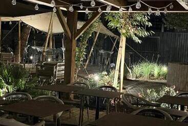 هتل Hôtel Le Relais Des Brasseurs   Aubagne