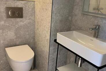 هتل Hôtel Le Relais Des Brasseurs   Aubagne
