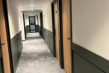 هتل Hôtel Le Relais Des Brasseurs   Aubagne