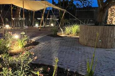 هتل Hôtel Le Relais Des Brasseurs   Aubagne