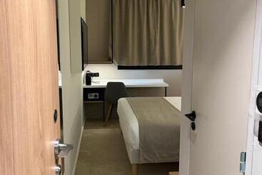 هتل Hôtel Le Relais Des Brasseurs   Aubagne