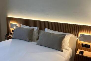 هتل Hôtel Le Relais Des Brasseurs   Aubagne