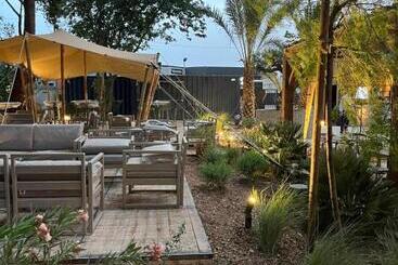 هتل Hôtel Le Relais Des Brasseurs   Aubagne