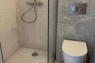 هتل Hôtel Le Relais Des Brasseurs   Aubagne