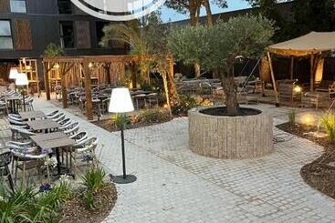 هتل Hôtel Le Relais Des Brasseurs   Aubagne