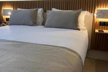 هتل Hôtel Le Relais Des Brasseurs   Aubagne