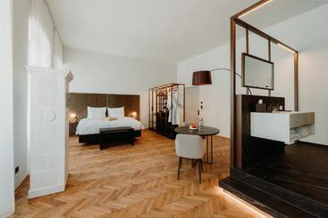 هتل Meta Suites Historic City Living