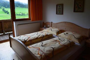 هتل Schusterhof