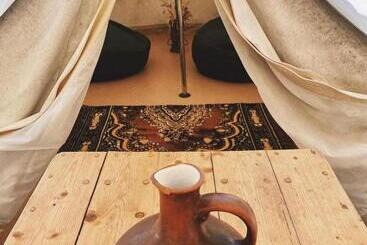 پانسیون Hovek Guest House