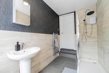 پانسیون Shirley House 5, Guest House, Self Catering, Self Check In With Smart Locks, Use Of Fully Equipped K