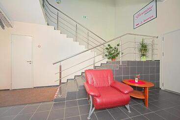 Yasmina Hostel