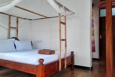 تختخواب و صبحانه Kajificheni House