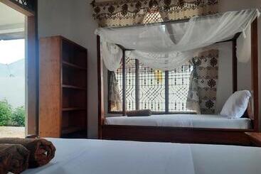 تختخواب و صبحانه Kajificheni House