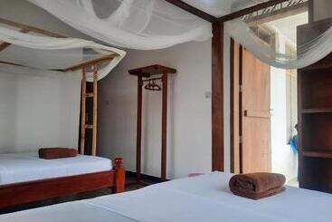 تختخواب و صبحانه Kajificheni House