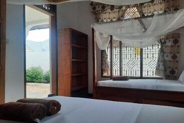 تختخواب و صبحانه Kajificheni House