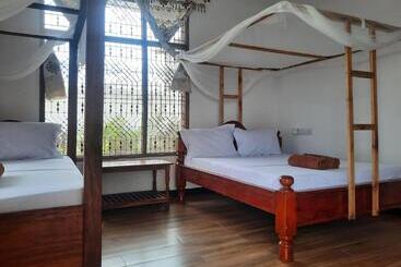 تختخواب و صبحانه Kajificheni House