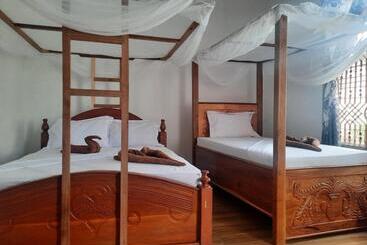 تختخواب و صبحانه Kajificheni House