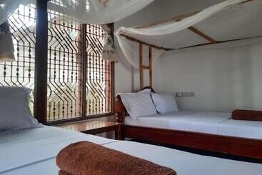 تختخواب و صبحانه Kajificheni House