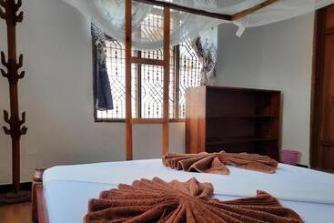 تختخواب و صبحانه Kajificheni House