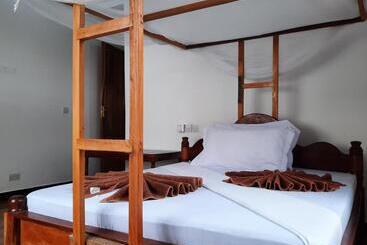 تختخواب و صبحانه Kajificheni House