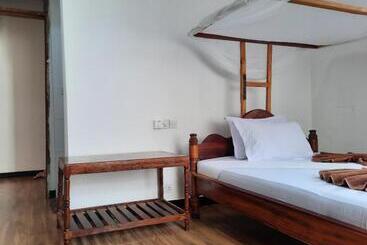 تختخواب و صبحانه Kajificheni House