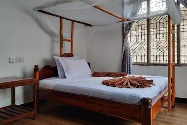 تختخواب و صبحانه Kajificheni House