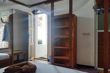 تختخواب و صبحانه Kajificheni House