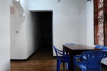 تختخواب و صبحانه Kajificheni House