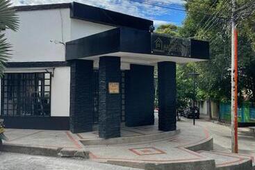 هتل Madrid Deluxe Neiva