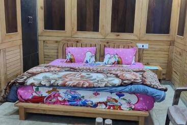 Payal Mall Road Nainital   Lake View Hotel   Prime Location With Spacious Room Quality   Best Seller