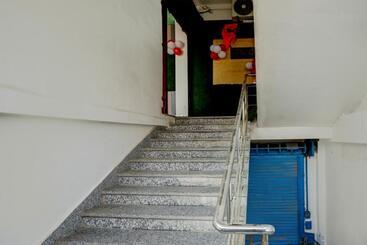 Oyo Hotel Crystal Inn