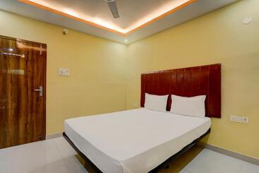 Oyo Hotel Crystal Inn